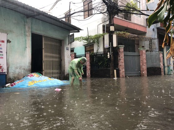 Bão số 5 gây lốc xoáy và mưa lớn nhiều nơi ảnh 25