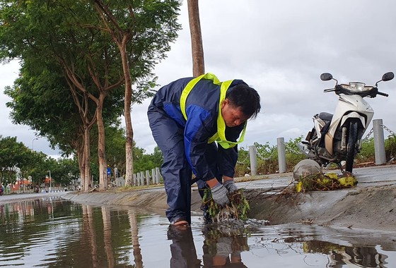 Bão số 5 gây lốc xoáy và mưa lớn nhiều nơi ảnh 22