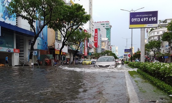 Bão số 5 gây lốc xoáy và mưa lớn nhiều nơi ảnh 12