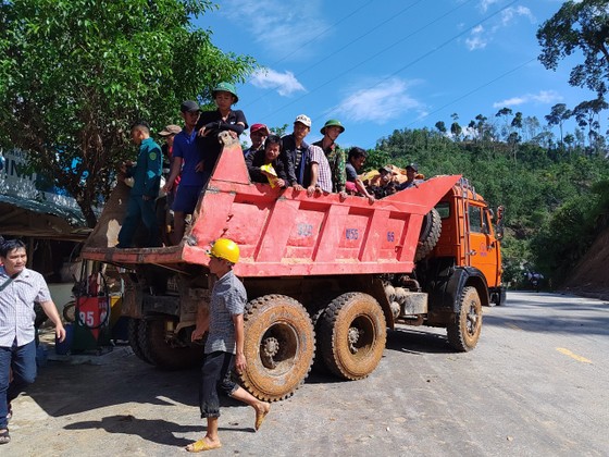Toàn cảnh thảm họa sạt lở vùi lấp người ở Trà Leng, Trà Vân ảnh 4 Toàn cảnh thảm họa sạt lở vùi lấp người ở Trà Leng, Trà Vân ảnh 4
