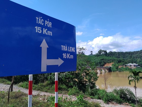 Toàn cảnh thảm họa sạt lở vùi lấp người ở Trà Leng, Trà Vân ảnh 3 Toàn cảnh thảm họa sạt lở vùi lấp người ở Trà Leng, Trà Vân ảnh 3