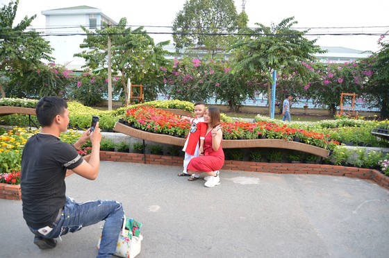 Khai mạc hội hoa xuân phục vụ bà con ngoại thành ảnh 4 Khai mạc hội hoa xuân phục vụ bà con ngoại thành ảnh 4