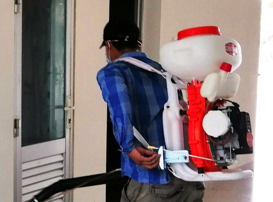 Mạo danh cán bộ y tế đi phun hóa chất chống Covid-19 ảnh 1 Mạo danh cán bộ y tế đi phun hóa chất chống Covid-19 ảnh 1