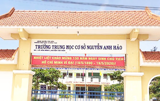 Hiệu trưởng nhờ giáo viên đi thi hộ để lấy bằng đại học ảnh 1