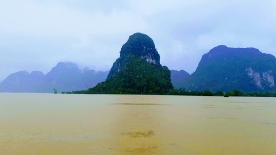 Hơn 12.000 nhà dân ở Quảng Bình ngập nặng ảnh 11