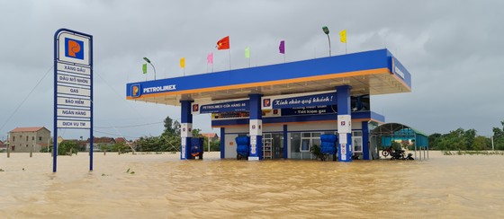 Hơn 12.000 nhà dân ở Quảng Bình ngập nặng ảnh 2