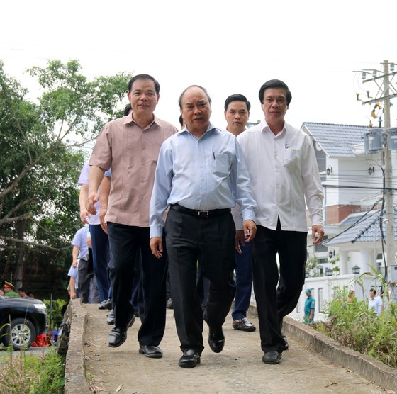 Thủ tướng Chính phủ Nguyễn Xuân Phúc khảo sát vùng chuyên canh sầu riêng tại Tiền Giang ảnh 1