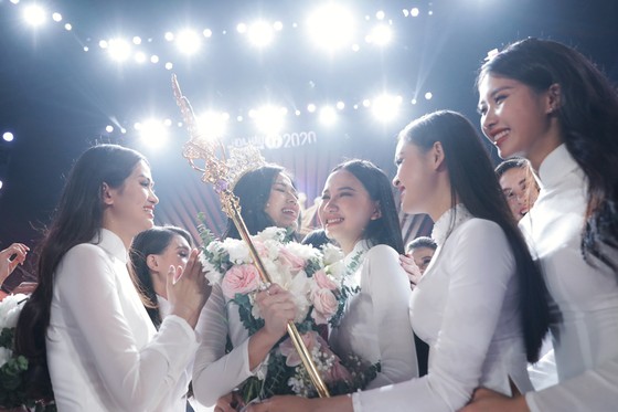 Đỗ Thị Hà đăng quang Hoa hậu Việt Nam 2020 ảnh 2 Đỗ Thị Hà đăng quang Hoa hậu Việt Nam 2020 ảnh 2