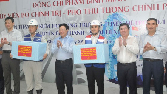 Phó Thủ tướng Phạm Bình Minh thị sát tiến độ thi công tuyến metro Bến Thành - Suối Tiên ảnh 6