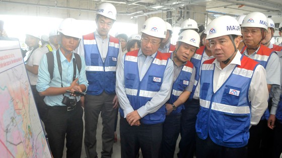 Phó Thủ tướng Phạm Bình Minh thị sát tiến độ thi công tuyến metro Bến Thành - Suối Tiên ảnh 4