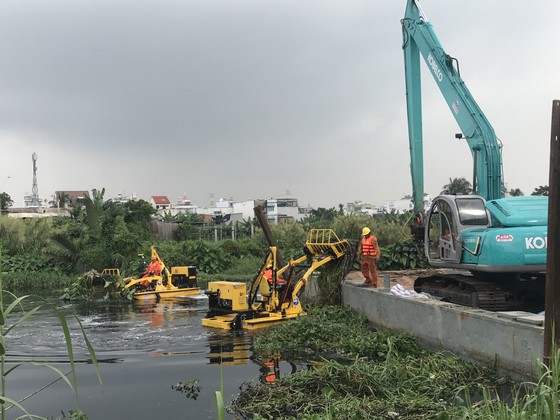 Tổ hợp hiện đại trên sông rạch TPHCM “gắp” hơn 5 tấn rác/giờ ảnh 4 Tổ hợp hiện đại trên sông rạch TPHCM “gắp” hơn 5 tấn rác/giờ ảnh 4