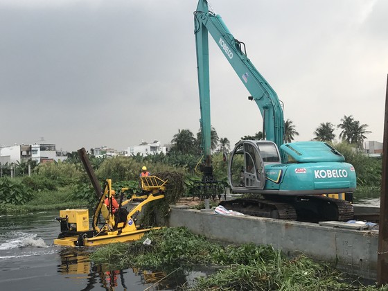 Tổ hợp hiện đại trên sông rạch TPHCM “gắp” hơn 5 tấn rác/giờ ảnh 3 Tổ hợp hiện đại trên sông rạch TPHCM “gắp” hơn 5 tấn rác/giờ ảnh 3