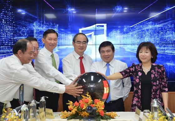 TPHCM ra mắt mô hình thí điểm 2 trung tâm điều hành thông minh ngành y tế và giáo dục ảnh 1 TPHCM ra mắt mô hình thí điểm 2 trung tâm điều hành thông minh của ngành y tế và giáo dục ảnh 1