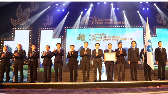 Tập đoàn Xây dựng Hòa Bình đón nhận Huân chương Lao động hạng Nhì ảnh 2
