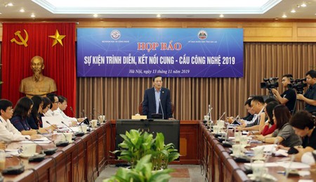 Deputy Minister of Science and Technology Tran Van Tung chaired the press conference. (Photo: SGGP)