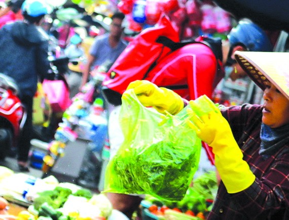 菜市場小販經常使用塑料袋。（圖源：玉鳳）