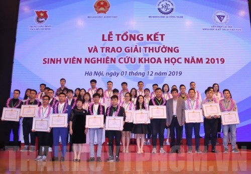 Lễ trao giải thưởng sinh viên nghiên cứu khoa học năm 2019. Ảnh: hcmcpv