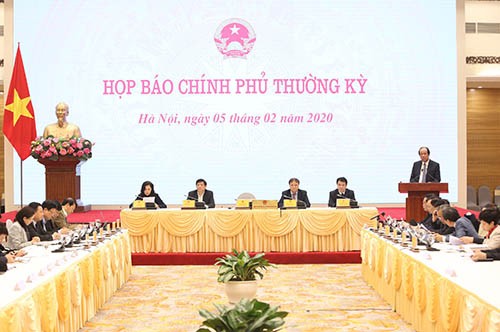 Quang cảnh buổi họp báo tối 5-2