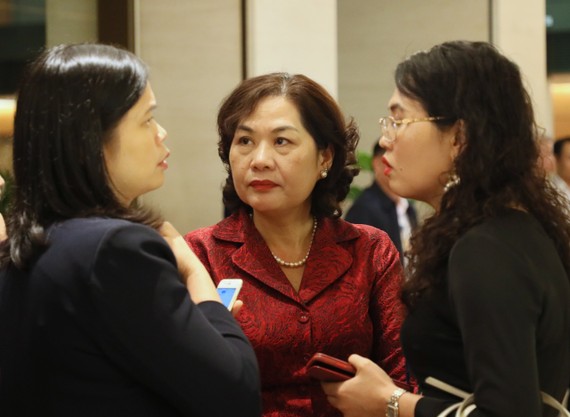 Bà Nguyễn Thị Hồng (giữa). Ảnh: QUANG PHÚC