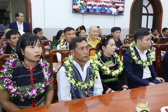 Biểu dương 90 điển hình tiêu biểu ở cộng đồng dân cư Các đại biểu dự lễ tuyên dương