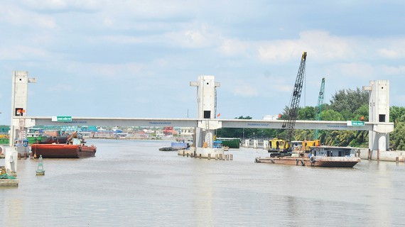 HCMC targets to delete flooded roads by 2021 Phu Xuan tidal flood control sewer project in District 7, HCMC(Photo:SGGP)