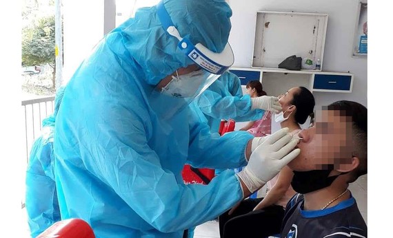 40.933/47.203 người từng đến Đà Nẵng kể từ ngày 1-7 đã được lấy mẫu xét nghiệm 40.933/47.203 người từng đến Đà Nẵng kể từ ngày 1-7 đã được lấy mẫu xét nghiệm