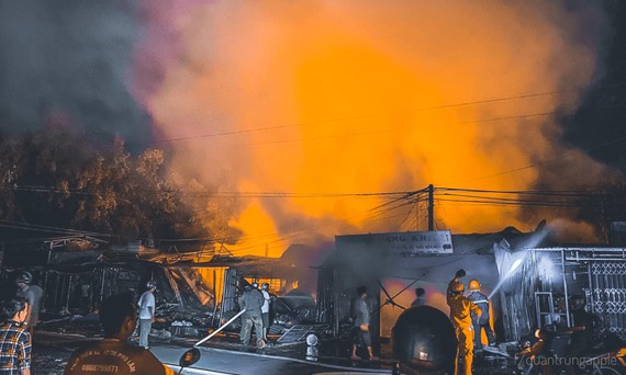 Cháy chợ huyện Tân Châu ở Tây Ninh