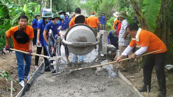 Nhiều nguồn lực chung tay xây dựng giao thông nông thôn ở Hậu Giang