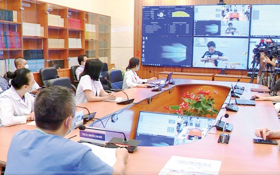 Một buổi hội chẩn qua hệ thống Telehealth giữa bệnh viện tuyến trên và tuyến dưới