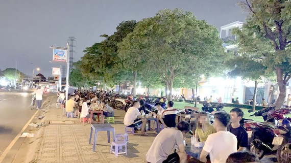 Kiên quyết xử lý hành vi chiếm dụng vỉa hè, công viên Khu vực công viên trên đường Hồ Thị Tư (quận 9) bị lấn chiếm làm nơi buôn bán