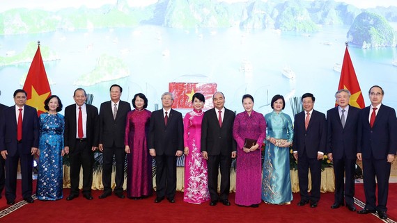 Việt Nam đạt được những thành tựu to lớn có ý nghĩa lịch sử Thủ tướng Nguyễn Xuân Phúc, Chủ tịch Quốc hội Nguyễn Thị Kim Ngân và các đồng chí lãnh đạo Đảng, Nhà nước tại Lễ kỷ niệm 75 năm Quốc khánh (2-9-1945-2-9-2020). Ảnh: TTXVN