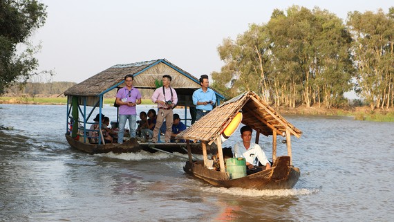 Du lịch trải nghiệm ở Vườn quốc gia Tràm Chim, Đồng Tháp. Ảnh: NGỌC DÂN