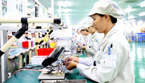 Hoạt động sản xuất tại Công ty Origin Manufactures Vietnam (doanh nghiệp FDI Nhật Bản)  tại Khu công nghiệp Đồng Văn, tỉnh Hà Nam.  Ảnh: QUANG PHÚC