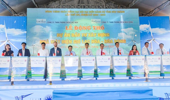 Sóc Trăng khởi công 2 nhà máy điện gió Lạc Hòa và Hòa Đông hơn 2.000 tỷ đồng tại thị xã Vĩnh Châu. Ảnh: TUẤN QUANG