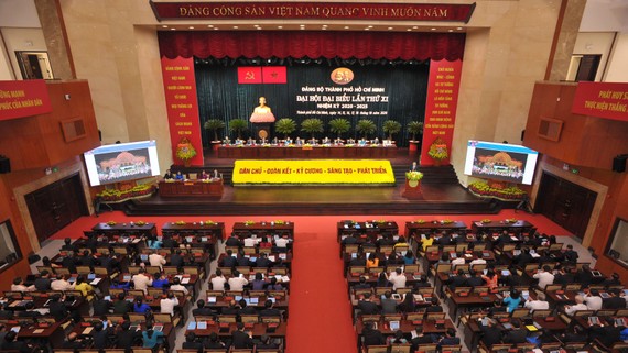 Ban Chấp hành Đảng bộ TPHCM khóa XI gồm 65 đồng chí Quang cảnh đại hội sáng 16-10. Ảnh: HOÀNG HÙNG