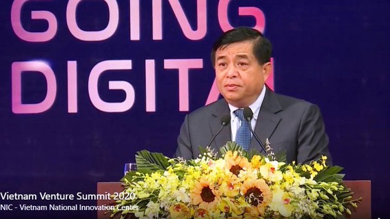 Bộ trưởng Bộ Kế hoạch và Đầu tư Nguyễn Chí Dũng phát biểu khai mạc diễn đàn. Ảnh: VPG