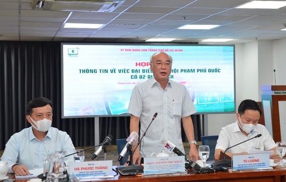 Ông Phạm Phú Quốc xin thôi nhiệm vụ ĐBQH và thôi việc tại IPC Đồng chí Phan Nguyễn Như Khuê trả lời báo chí trong buổi Họp báo thông tin về việc Đại biểu Quốc hội Phạm Phú Quốc có 2 quốc tịch. Ảnh: VIỆT DŨNG