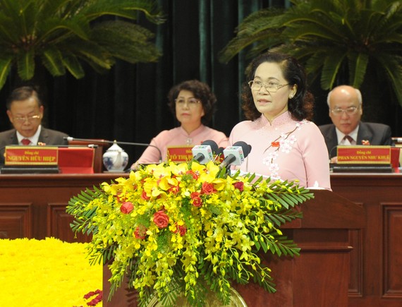 Ban Chấp hành Đảng bộ TPHCM khóa X đã thể hiện rõ bản lĩnh chính trị, kiên định mục tiêu Đồng chí Nguyễn Thị Lệ trình bày báo cáo kiểm điểm về trách nhiệm lãnh đạo, chỉ đạo của Ban Chấp hành Đảng bộ TPHCM khóa X