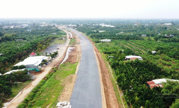 Cao tốc Trung Lương - Mỹ Thuận đang dần hoàn thiện, đảm bảo lưu thông xe khách dưới 16 chỗ trong dịp Tết Nguyên đán 2021