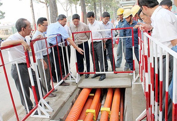 Tạm ngưng cấp phép xây dựng các công trình viễn thông trên địa bàn TPHCM Tạm ngưng cấp phép xây dựng các công trình viễn thông trên địa bàn TPHCM 