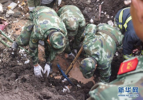 8月30日，武警官兵在參加救援。(圖源：新華網)