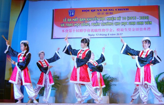 華人學生表演舞蹈。（示意圖源：互聯網）