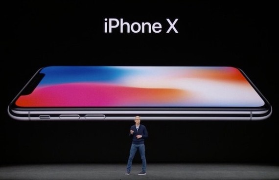 蘋果公司在當日的發佈會上如期推出iPhoneX，以羅馬數字X表示10。（圖源：互聯網）