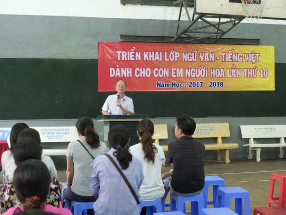 穗城會館理事長盧耀南在開課儀式上致詞。