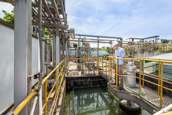 企業關注投資廢水處理系統。 