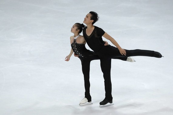 9月29日（當地時間），廉太鈺（18歲）/金柱希（25歲）組合在德國奧貝斯多夫舉行的2017國際滑聯（ISU）霧笛杯上的雙人滑項目中進行表演。廉太鈺、金柱希當天綜合排名第6位，憑藉自身的實力奪得了2018年平昌冬奧會的入場券。 （圖片來源：韓聯社）