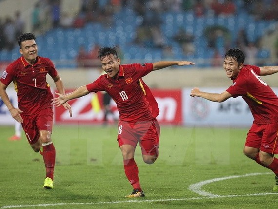丁清忠為越南隊首開紀錄（中）。