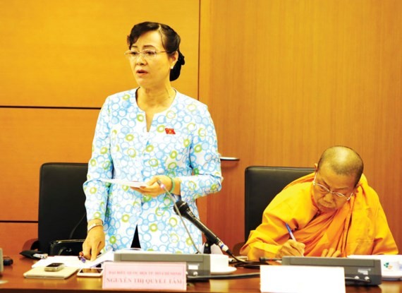 本市國會代表阮氏決心在分組討論時發表講話。