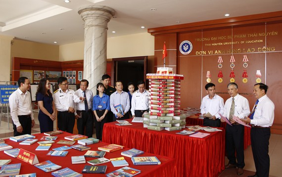 圖為太原省圖書館與太原師範大學為大中學生舉辦“越南的黃沙與長沙-歷史與法理憑證”展會一隅。（圖源：太原新聞網）