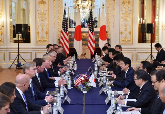 日本首相安倍晉三與到訪的美國總統特朗普舉行會談。（圖源：互聯網）
